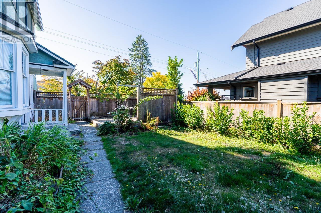 352 W 15th Street, North Vancouver, British Columbia  V7M 1S5 - Photo 14 - R2864963