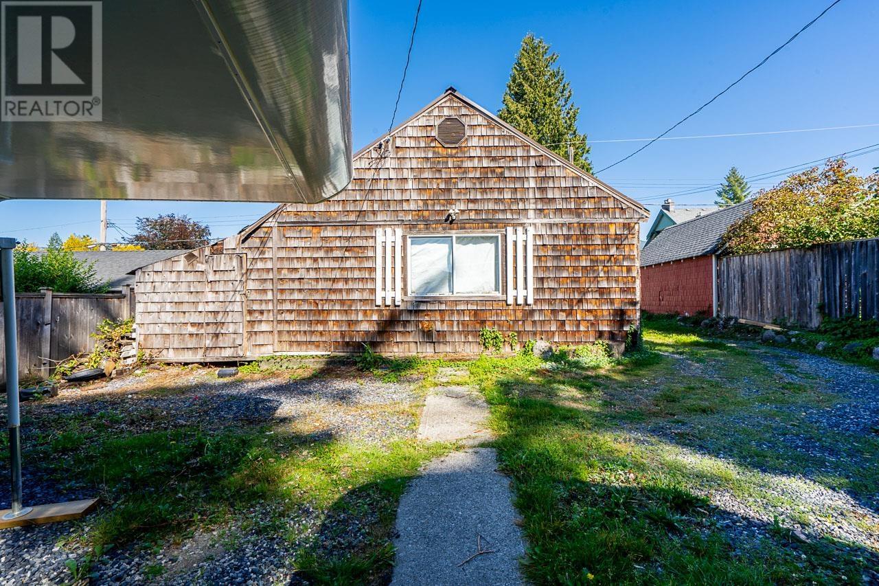 352 W 15th Street, North Vancouver, British Columbia  V7M 1S5 - Photo 15 - R2864963