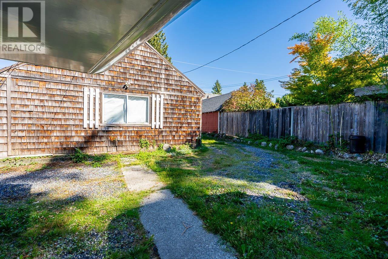 352 W 15th Street, North Vancouver, British Columbia  V7M 1S5 - Photo 16 - R2864963