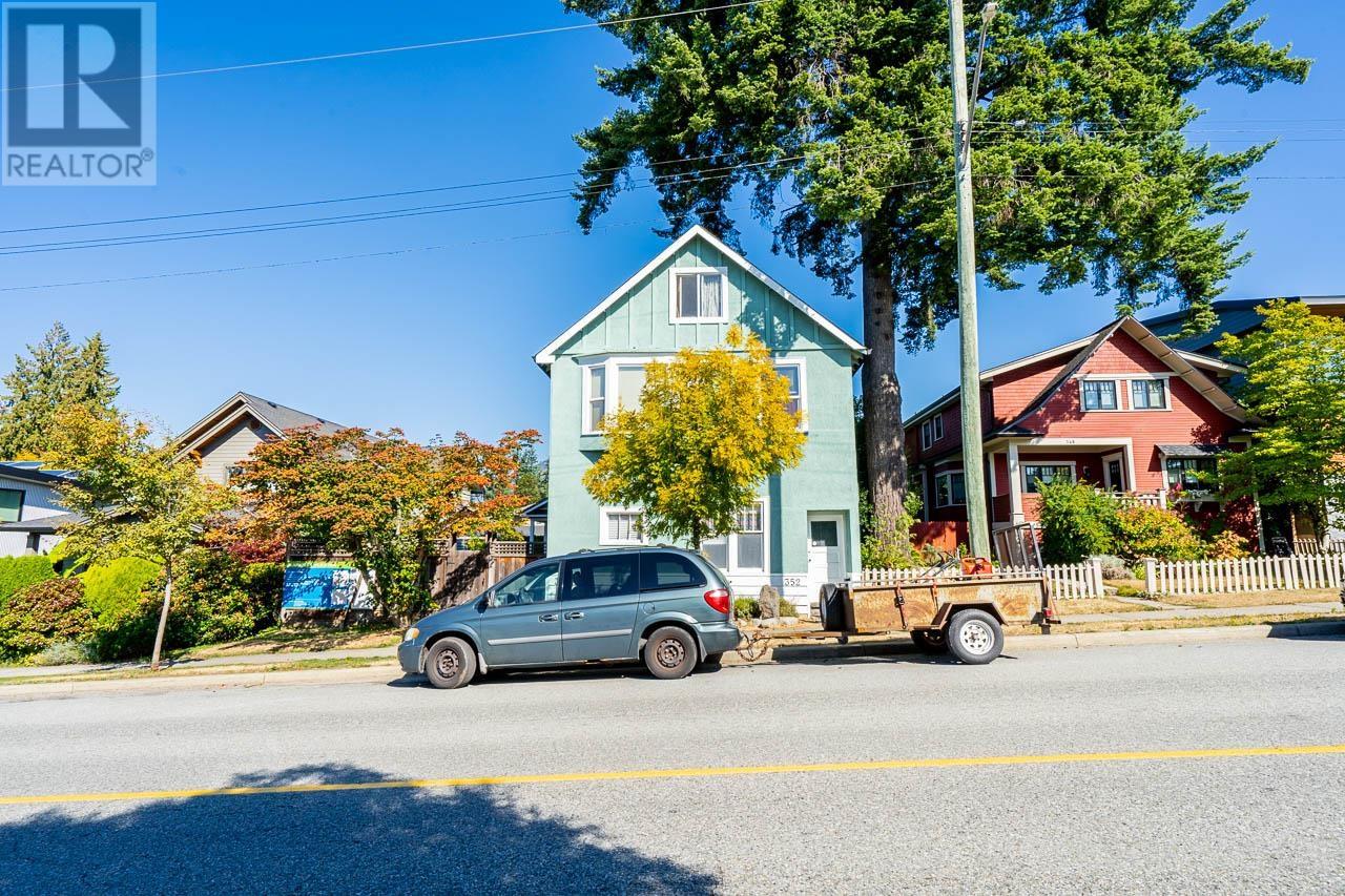 352 W 15th Street, North Vancouver, British Columbia  V7M 1S5 - Photo 4 - R2864963