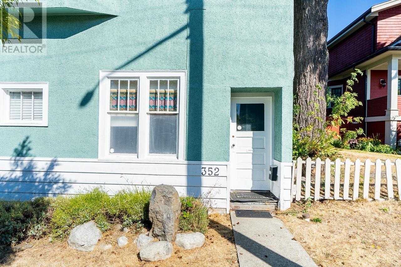 352 W 15th Street, North Vancouver, British Columbia  V7M 1S5 - Photo 9 - R2864963