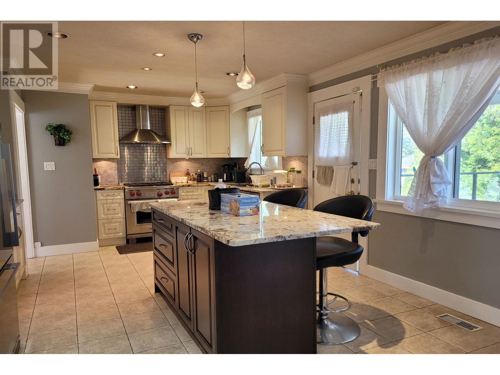7921 Burnfield Crescent, Burnaby, British Columbia  V5E 2B8 - Photo 4 - R2864932
