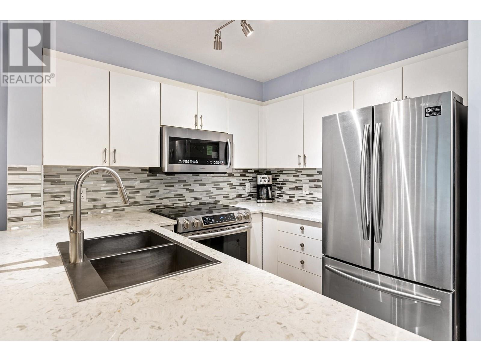 201 260 Newport Drive, Port Moody, British Columbia  V3H 5C6 - Photo 2 - R2864966