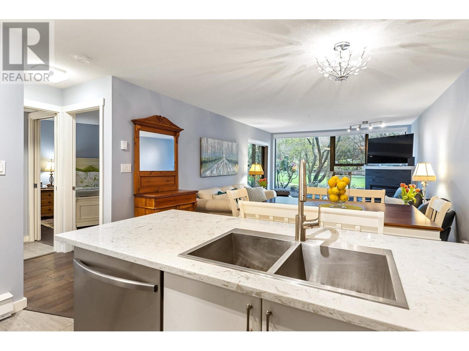 201 260 Newport Drive, Port Moody, British Columbia  V3H 5C6 - Photo 4 - R2864966