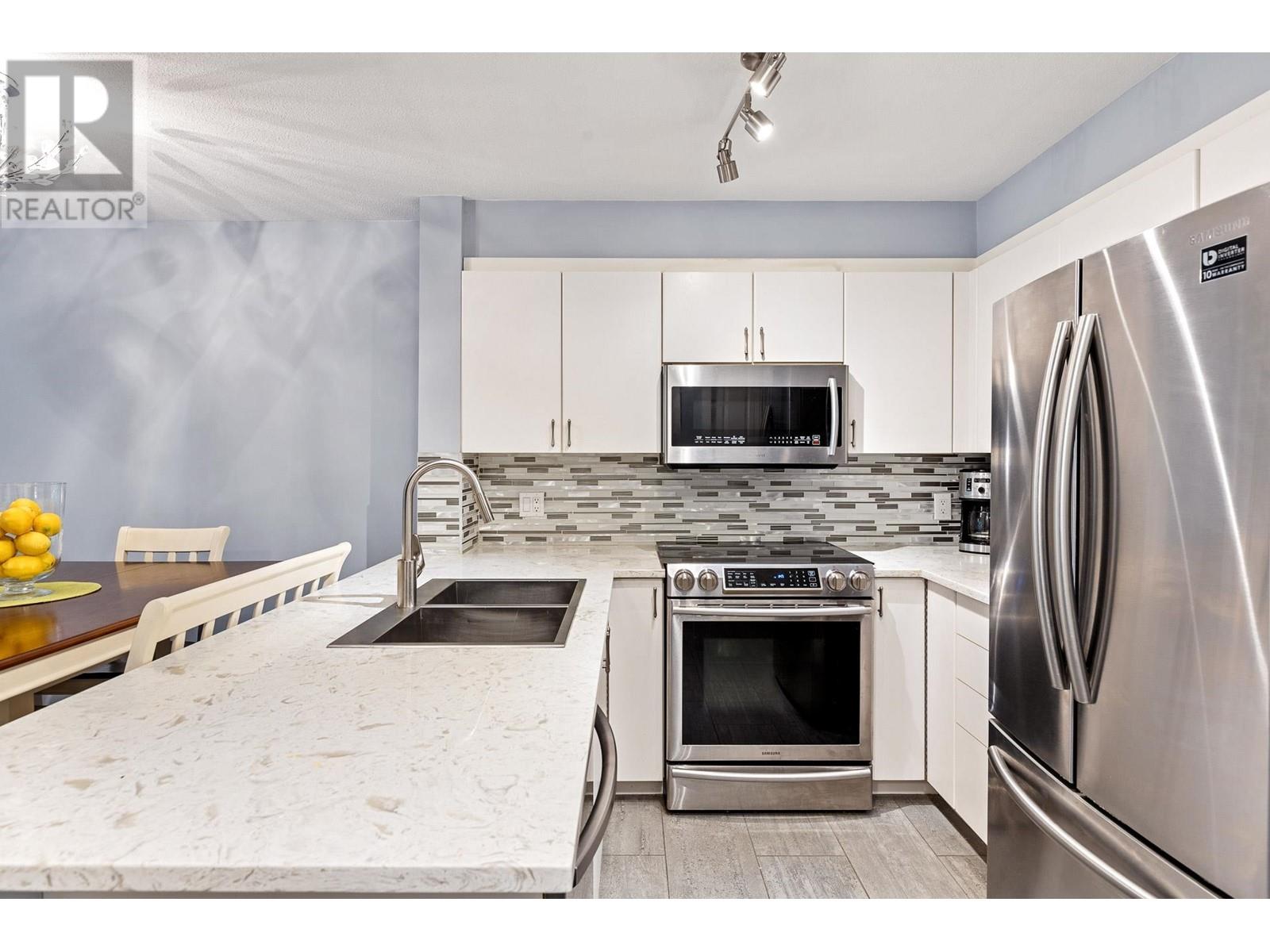 201 260 Newport Drive, Port Moody, British Columbia  V3H 5C6 - Photo 3 - R2864966