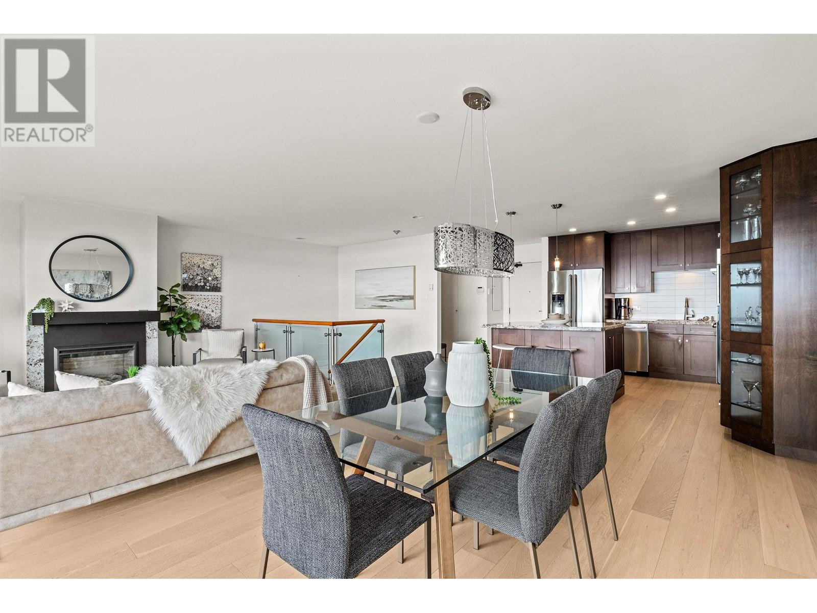 22 2231 Folkestone Way, West Vancouver, British Columbia  V7S 2Y6 - Photo 3 - R2865207
