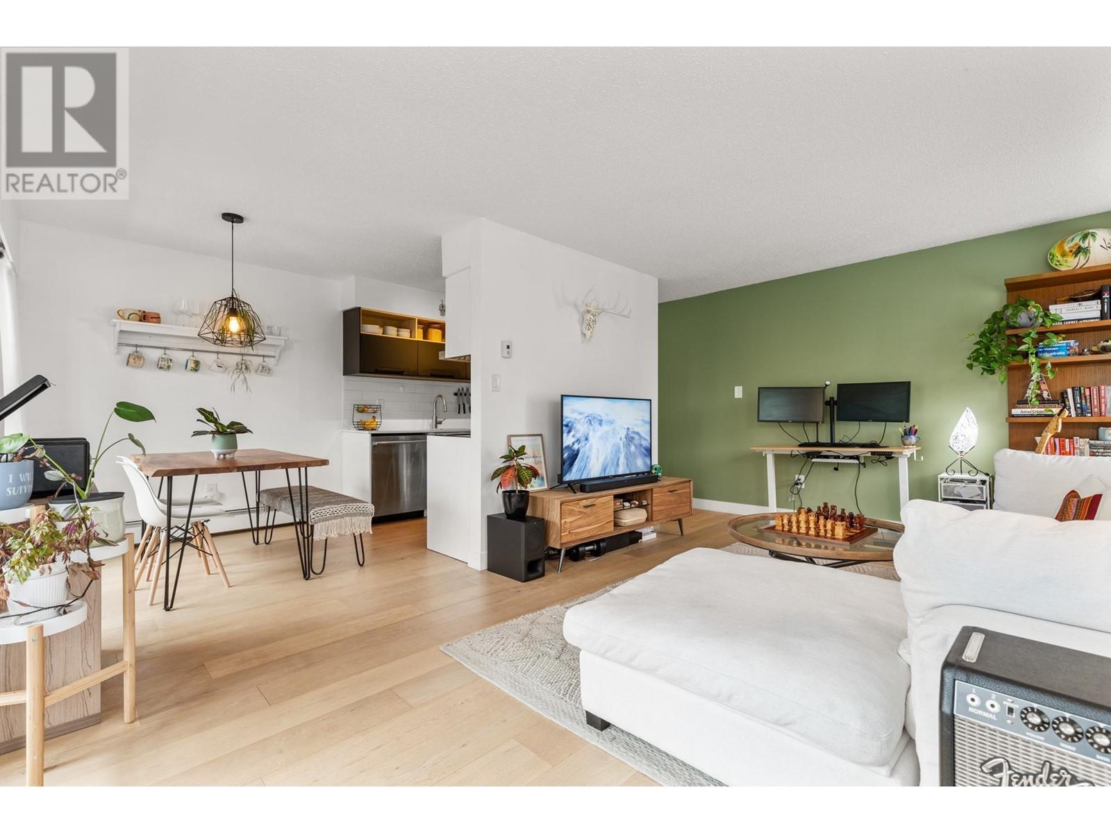 201 250 W 1st Street, North Vancouver, British Columbia  V7M 1B4 - Photo 8 - R2865270