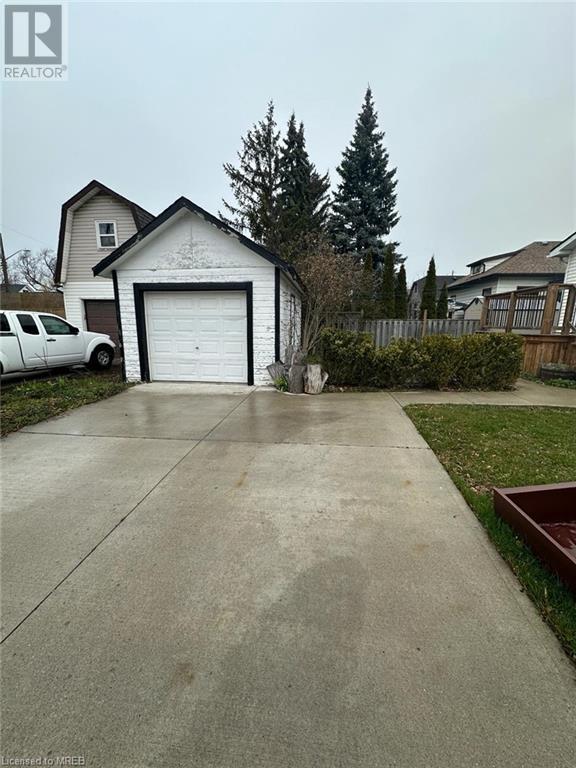 9 Grantham Avenue, St. Catharines, Ontario  L2P 3B3 - Photo 2 - 40565374