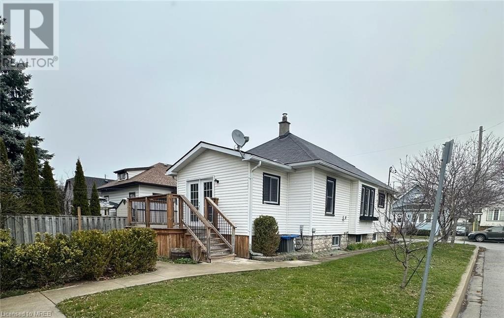 9 Grantham Avenue, St. Catharines, Ontario  L2P 3B3 - Photo 3 - 40565374
