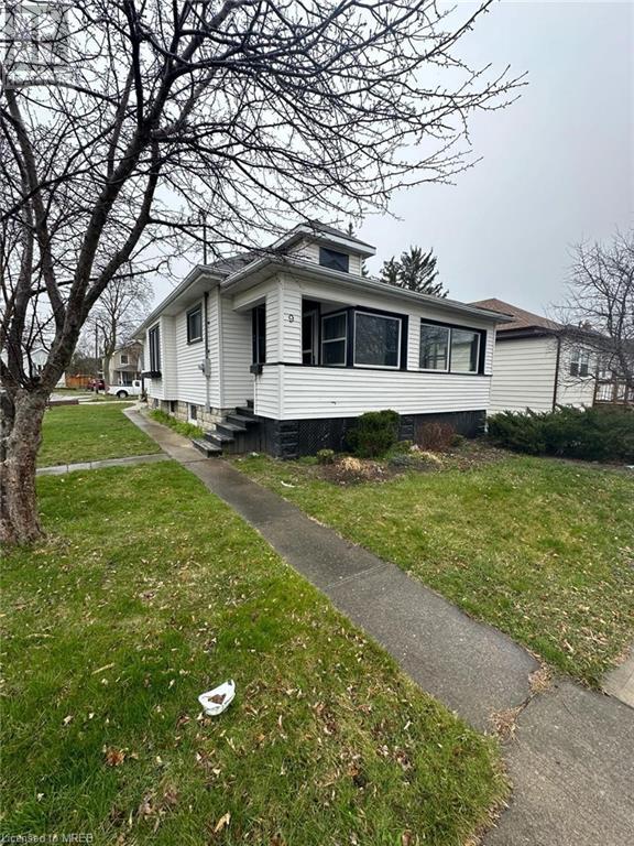 9 Grantham Avenue, St. Catharines, Ontario  L2P 3B3 - Photo 4 - 40565374