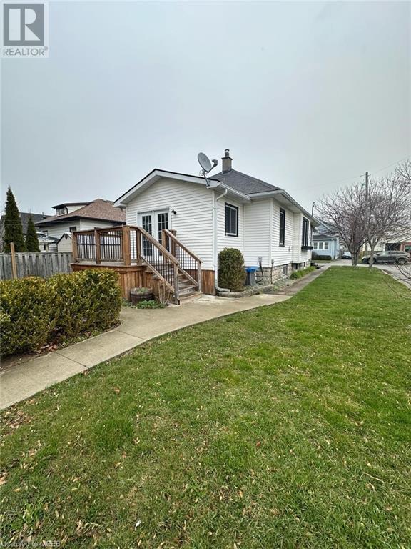 9 Grantham Avenue, St. Catharines, Ontario  L2P 3B3 - Photo 5 - 40565374