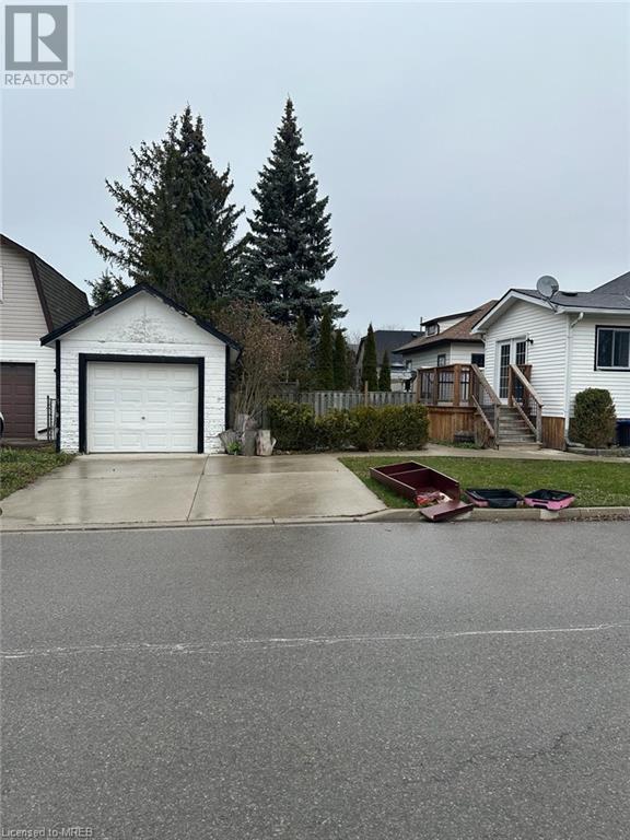 9 Grantham Avenue, St. Catharines, Ontario  L2P 3B3 - Photo 6 - 40565374