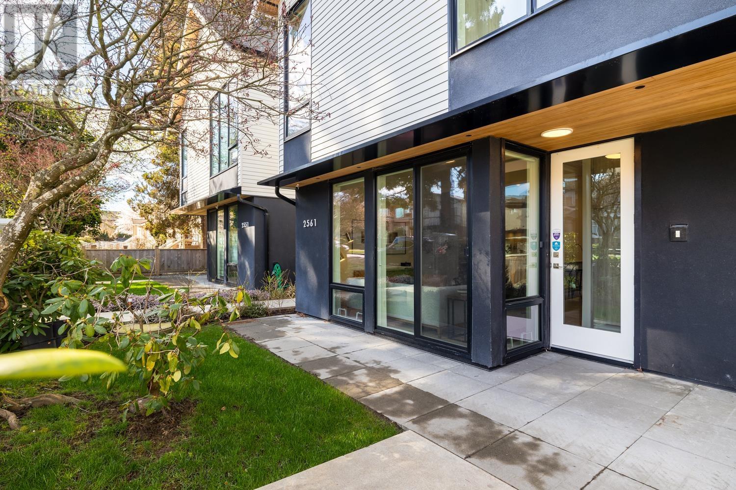 2561 E 40th Avenue, Vancouver, British Columbia  V5R 2V8 - Photo 2 - R2865292
