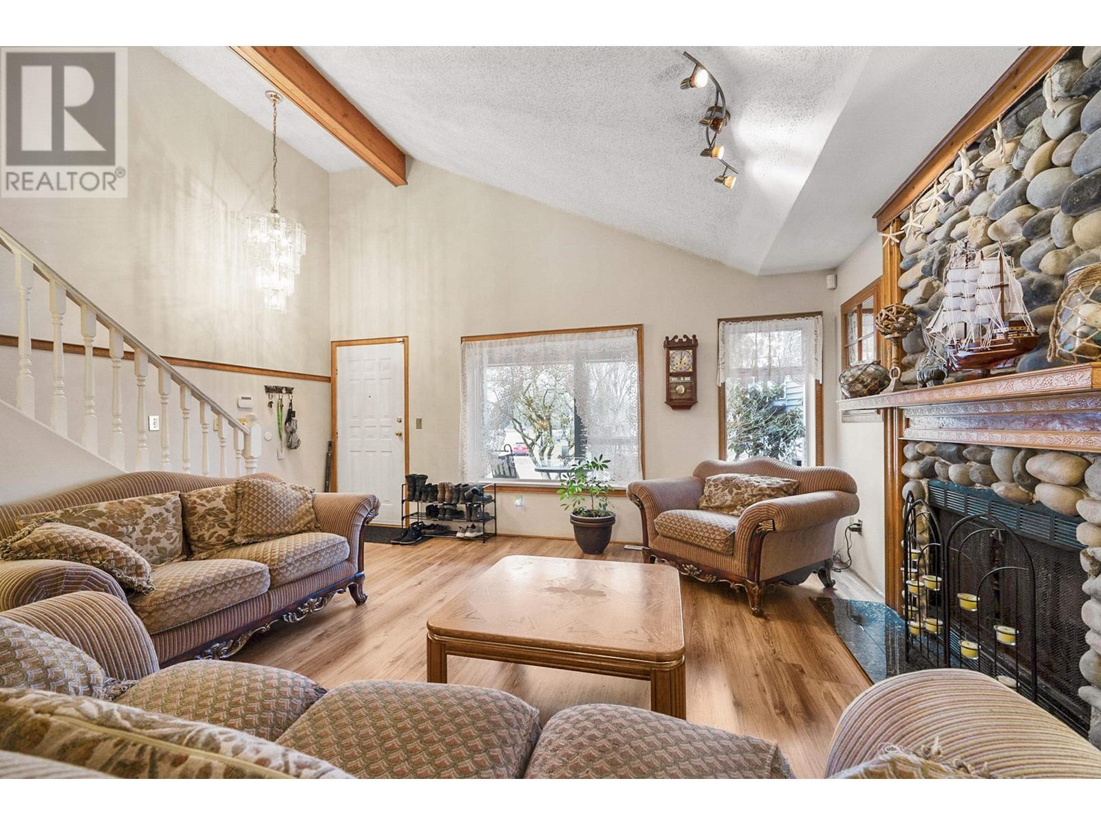 21568 Ashbury Court, Maple Ridge, British Columbia  V2X 8Z7 - Photo 3 - R2865117