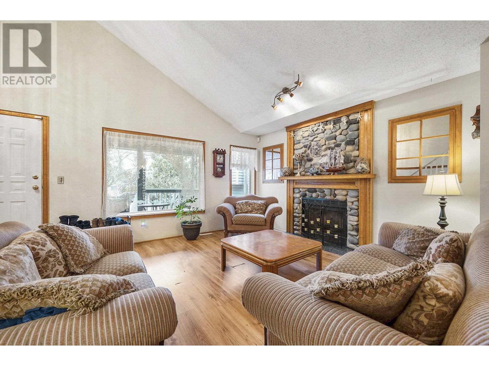 21568 Ashbury Court, Maple Ridge, British Columbia  V2X 8Z7 - Photo 4 - R2865117