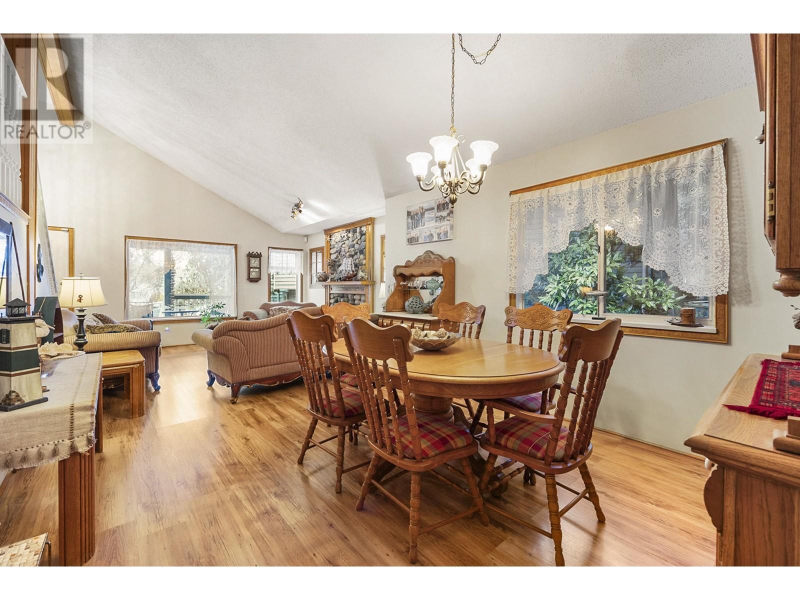 21568 Ashbury Court, Maple Ridge, British Columbia  V2X 8Z7 - Photo 5 - R2865117