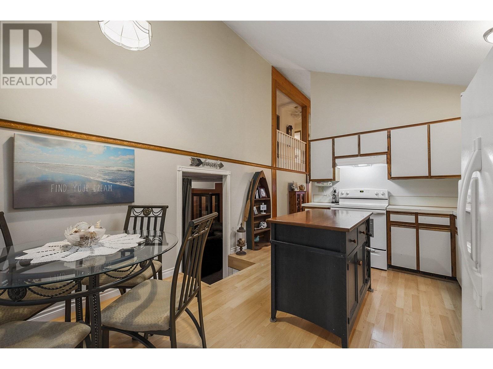 21568 Ashbury Court, Maple Ridge, British Columbia  V2X 8Z7 - Photo 9 - R2865117