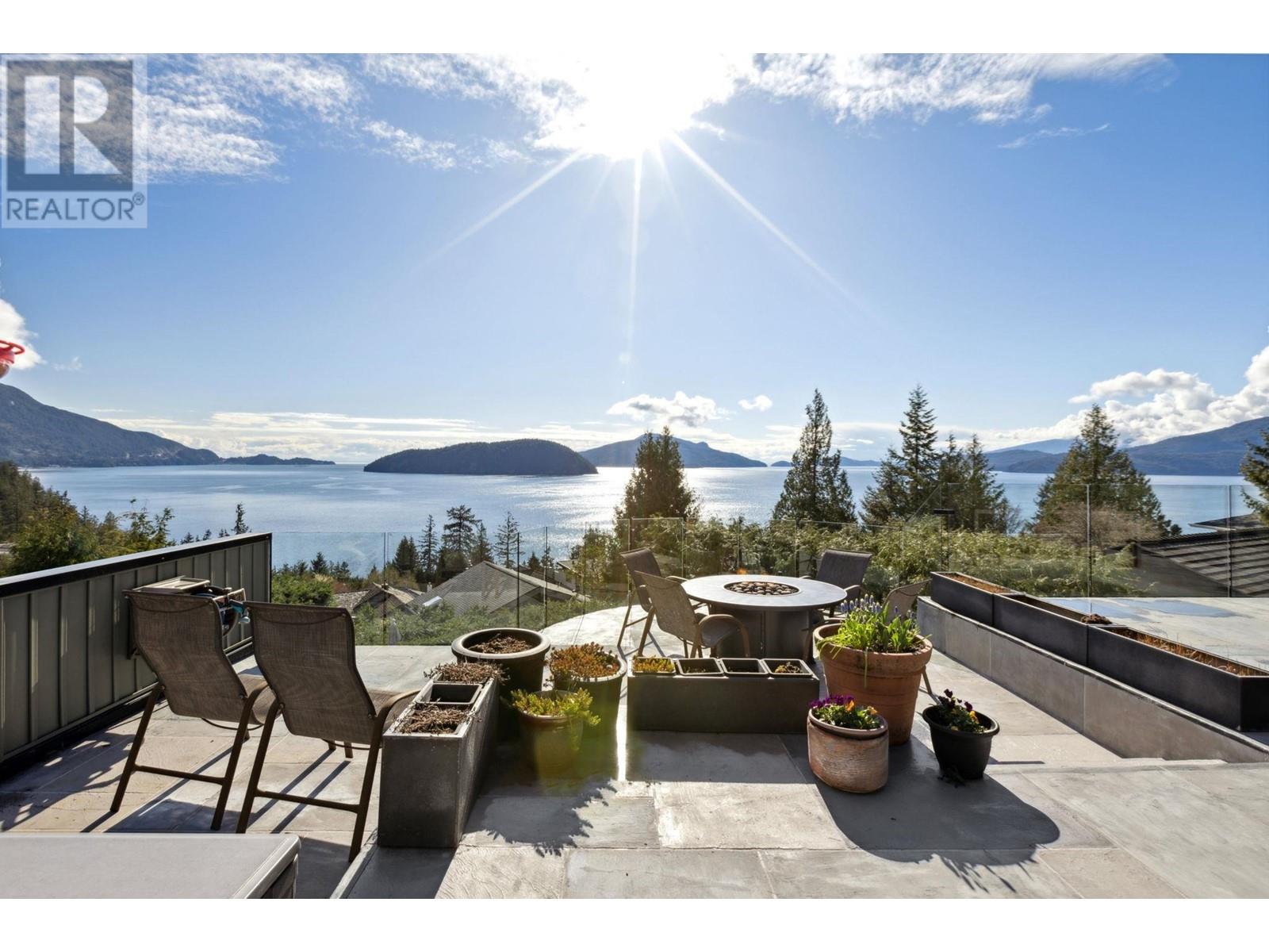 35 PERIWINKLE PLACE, lions bay, British Columbia