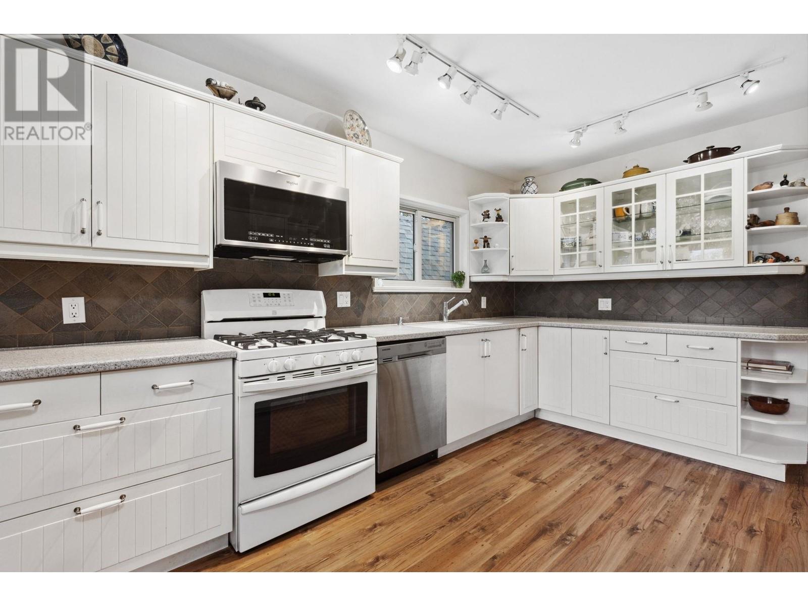 5537 Holland Street, Vancouver, British Columbia  V6N 2A7 - Photo 13 - R2865138