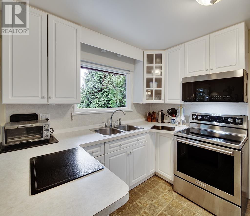 1025 Ogden Street, Coquitlam, British Columbia  V3C 3V8 - Photo 10 - R2865238