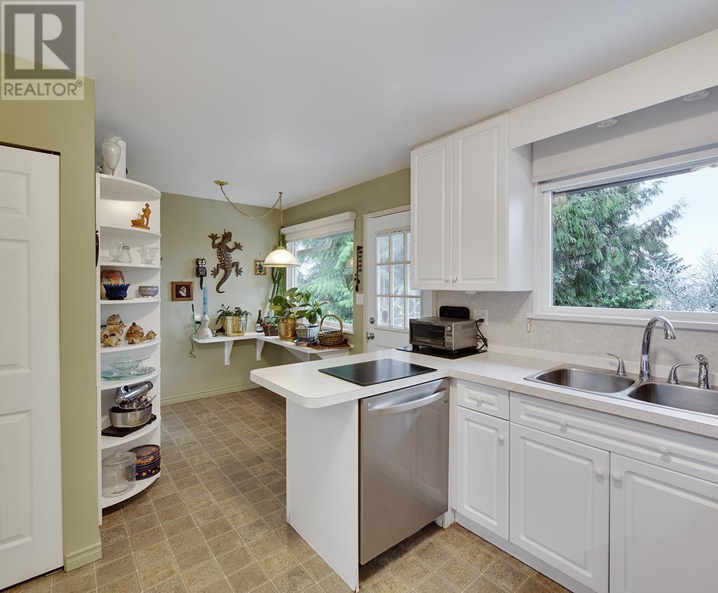 1025 Ogden Street, Coquitlam, British Columbia  V3C 3V8 - Photo 11 - R2865238