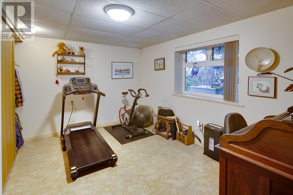1025 Ogden Street, Coquitlam, British Columbia  V3C 3V8 - Photo 21 - R2865238