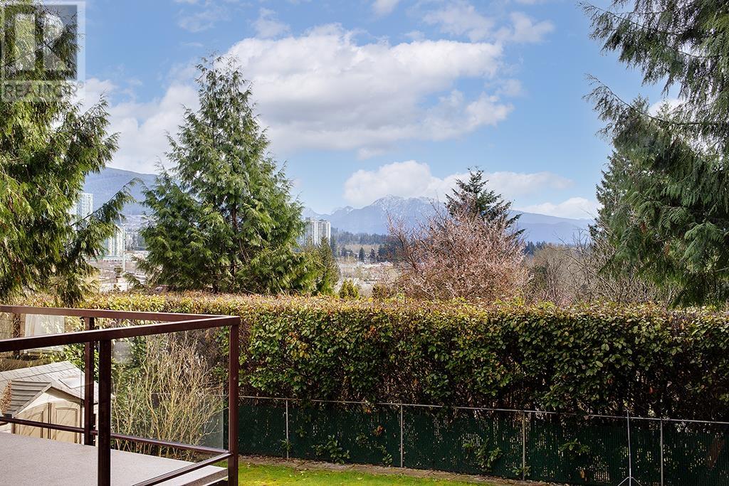 1025 Ogden Street, Coquitlam, British Columbia  V3C 3V8 - Photo 3 - R2865238