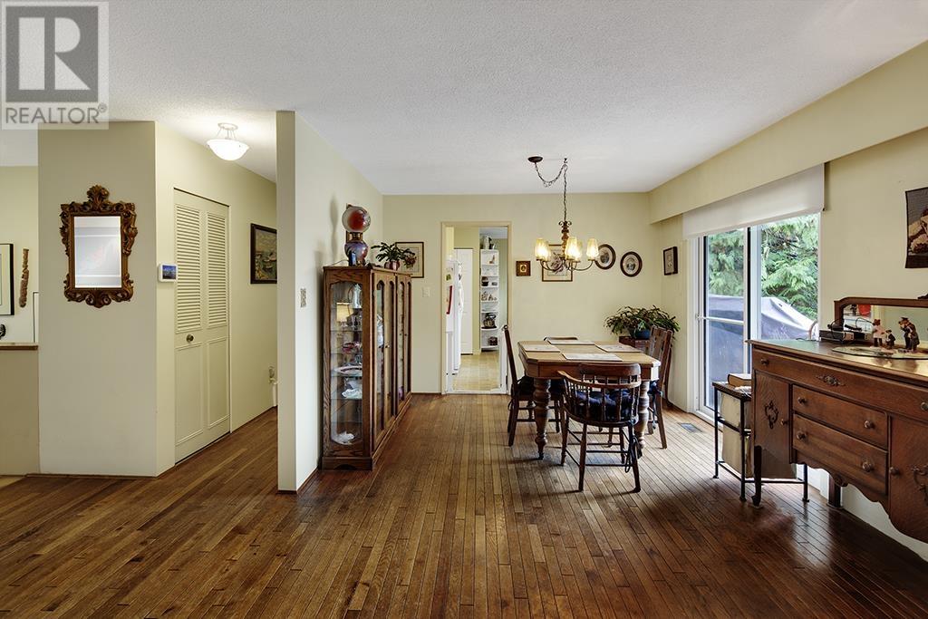 1025 Ogden Street, Coquitlam, British Columbia  V3C 3V8 - Photo 7 - R2865238
