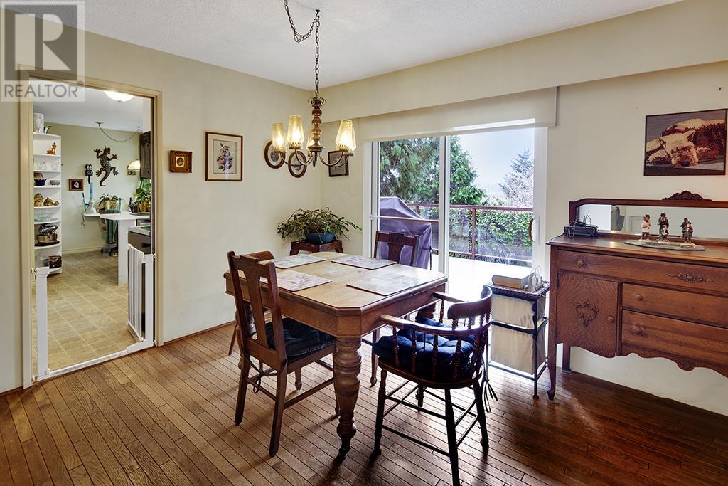1025 Ogden Street, Coquitlam, British Columbia  V3C 3V8 - Photo 8 - R2865238