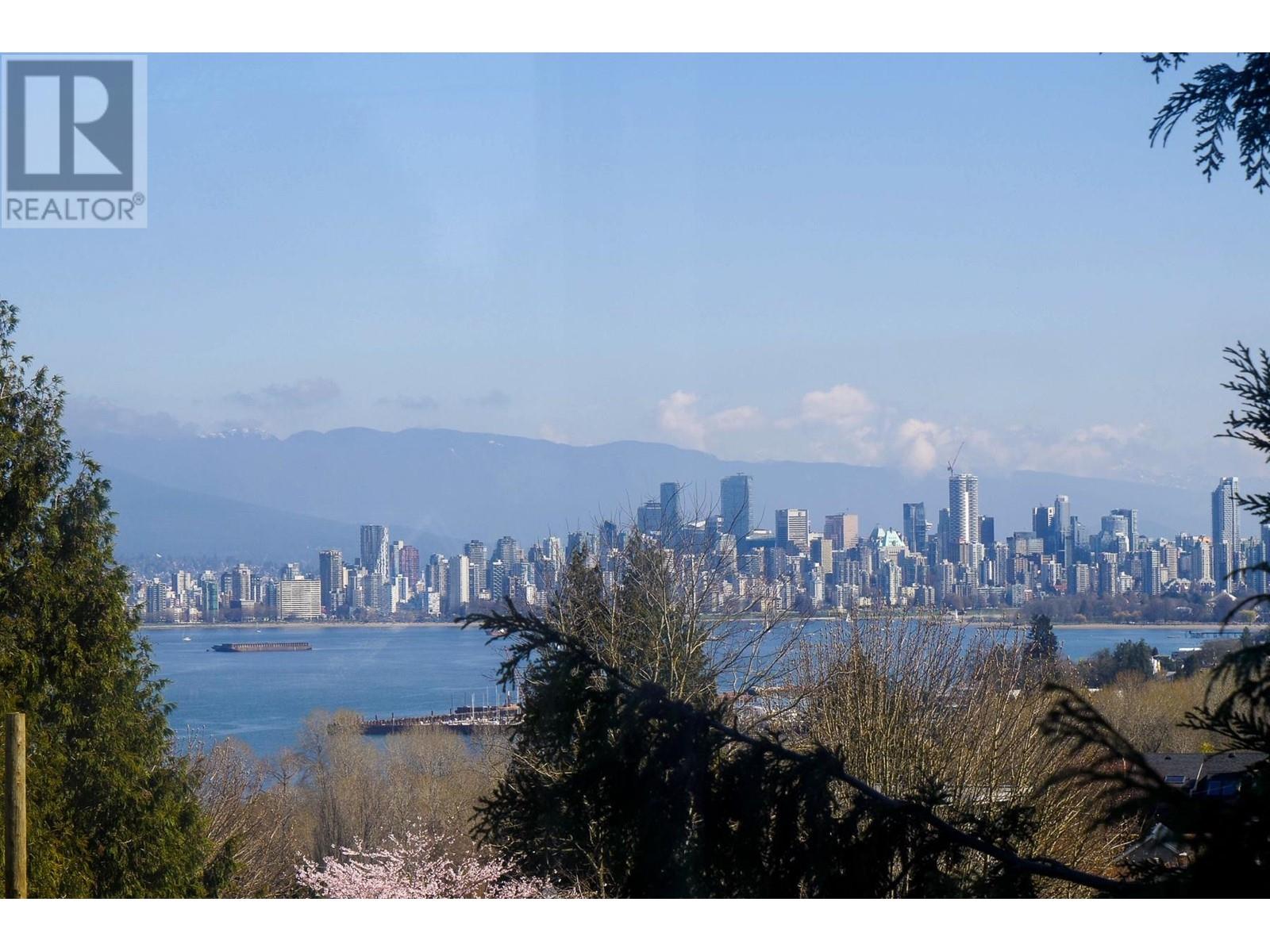 Listing Picture 13 of 14 : 4557 W 4TH AVENUE, Vancouver / 溫哥華 - 魯藝地產 Yvonne Lu Group - MLS Medallion Club Member