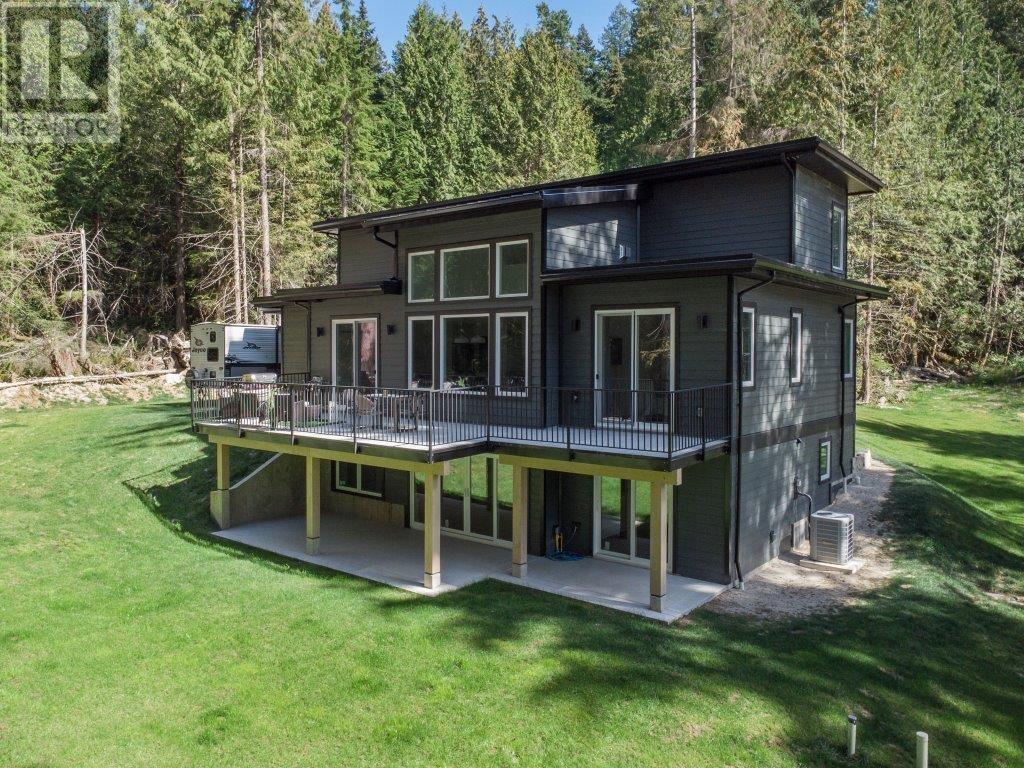 1127 Malcolm Creek Road, Roberts Creek, British Columbia  V0N 2W3 - Photo 1 - R2865280