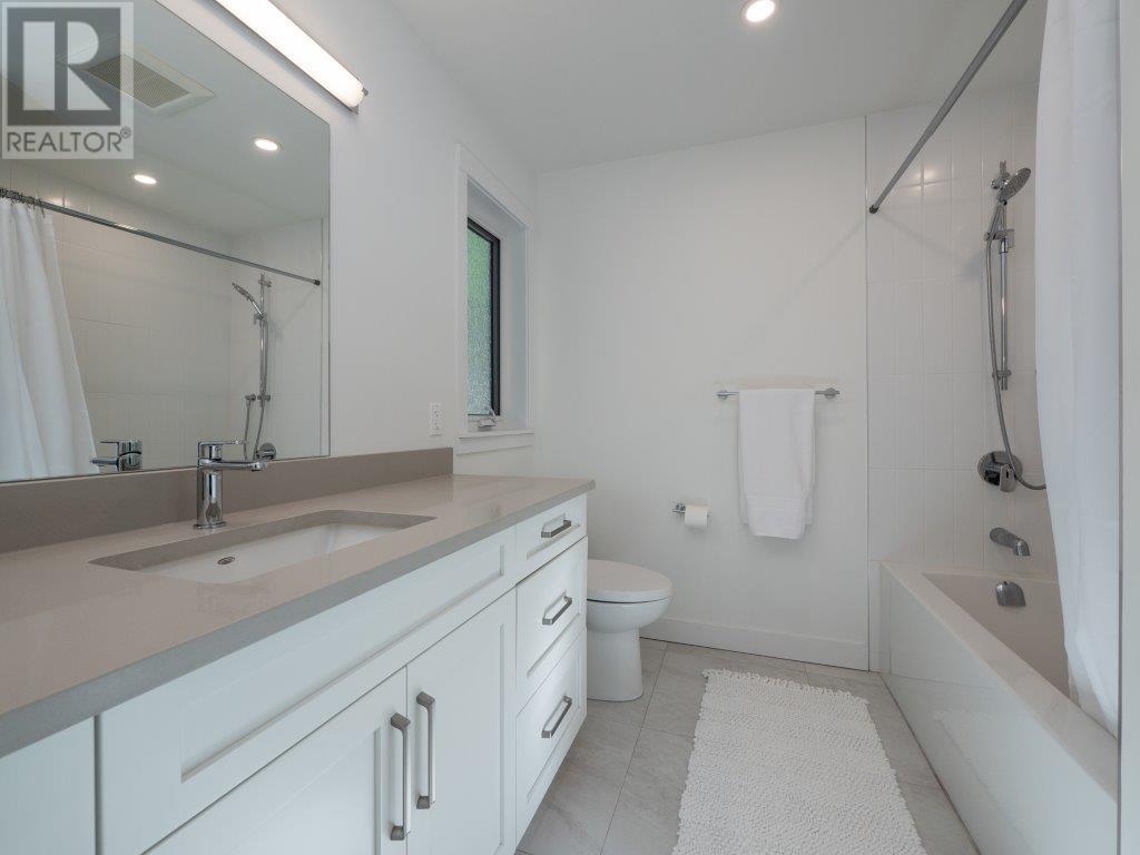1127 Malcolm Creek Road, Roberts Creek, British Columbia  V0N 2W3 - Photo 19 - R2865280