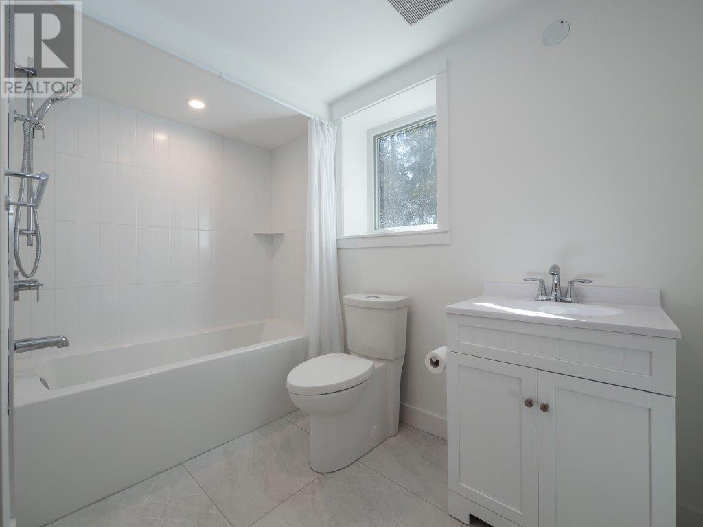 1127 Malcolm Creek Road, Roberts Creek, British Columbia  V0N 2W3 - Photo 20 - R2865280