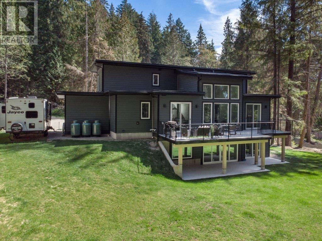 1127 Malcolm Creek Road, Roberts Creek, British Columbia  V0N 2W3 - Photo 33 - R2865280