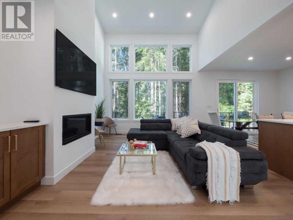 1127 Malcolm Creek Road, Roberts Creek, British Columbia  V0N 2W3 - Photo 6 - R2865280