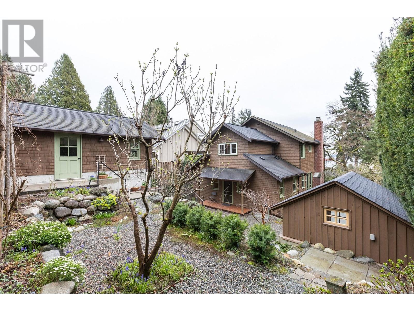 2757 MATHERS AVENUE, west vancouver, British Columbia