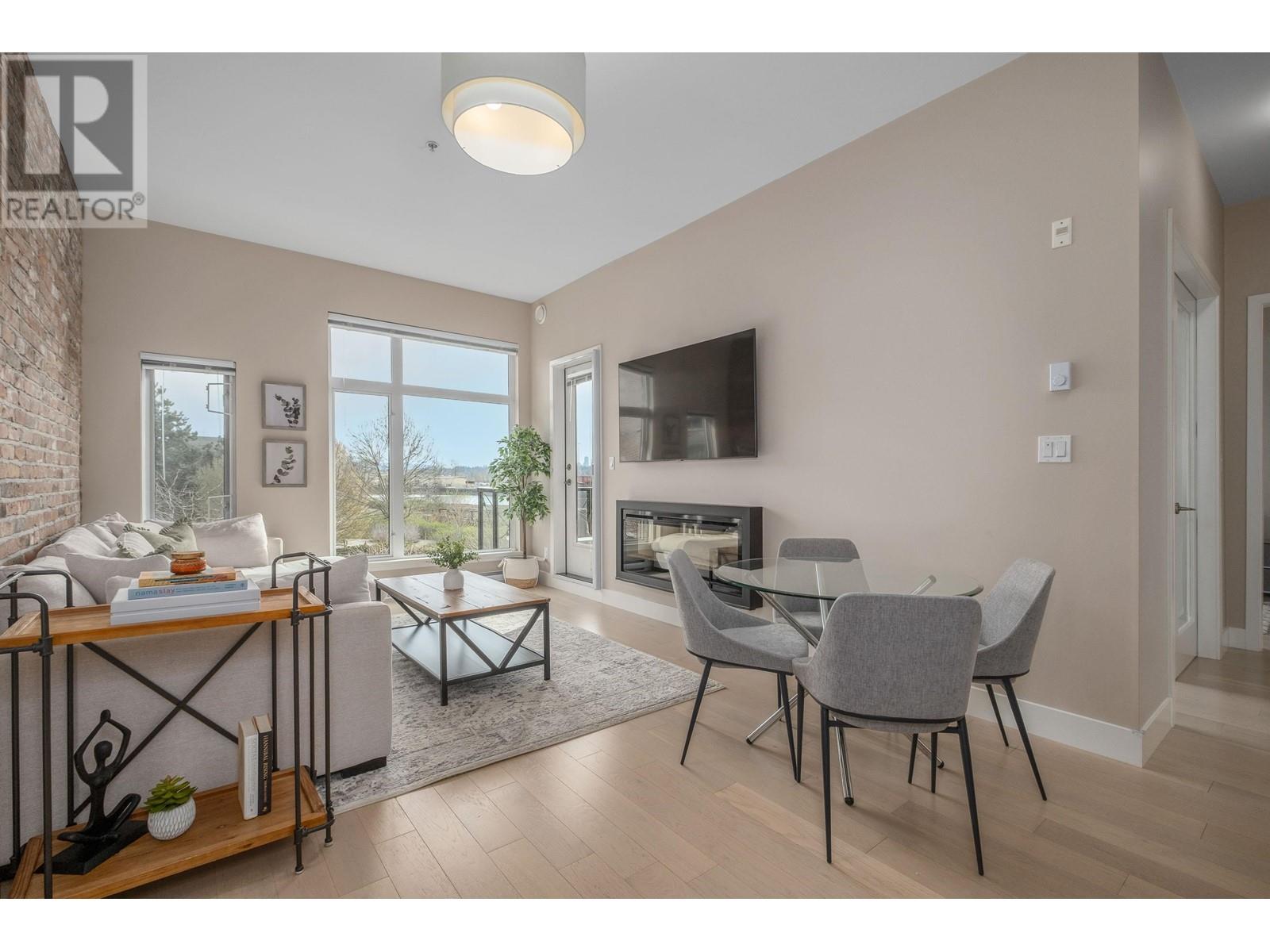 208 260 Salter Street, New Westminster, British Columbia  V3M 0J4 - Photo 2 - R2865172