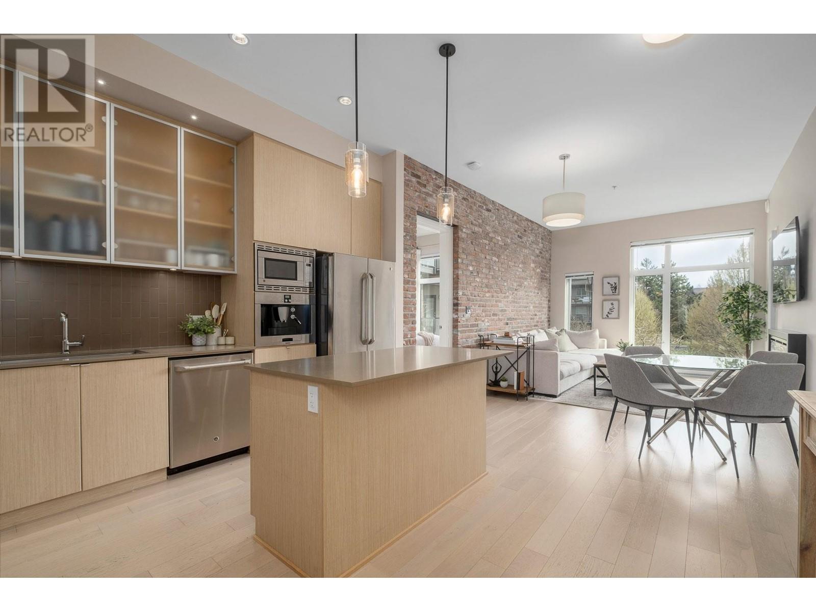 208 260 Salter Street, New Westminster, British Columbia  V3M 0J4 - Photo 3 - R2865172