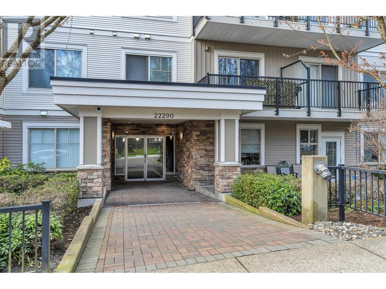201 22290 North Avenue, Maple Ridge, British Columbia  V2X 8Z8 - Photo 2 - R2865131