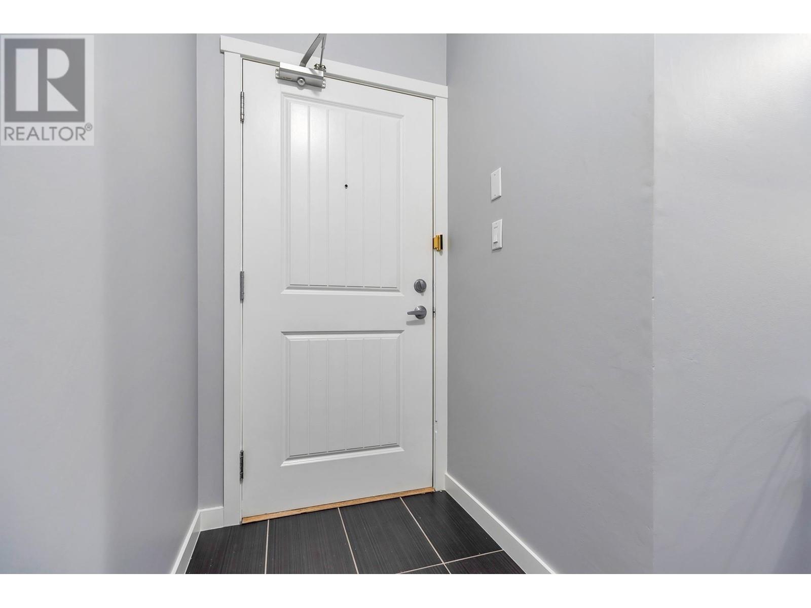 201 22290 North Avenue, Maple Ridge, British Columbia  V2X 8Z8 - Photo 3 - R2865131