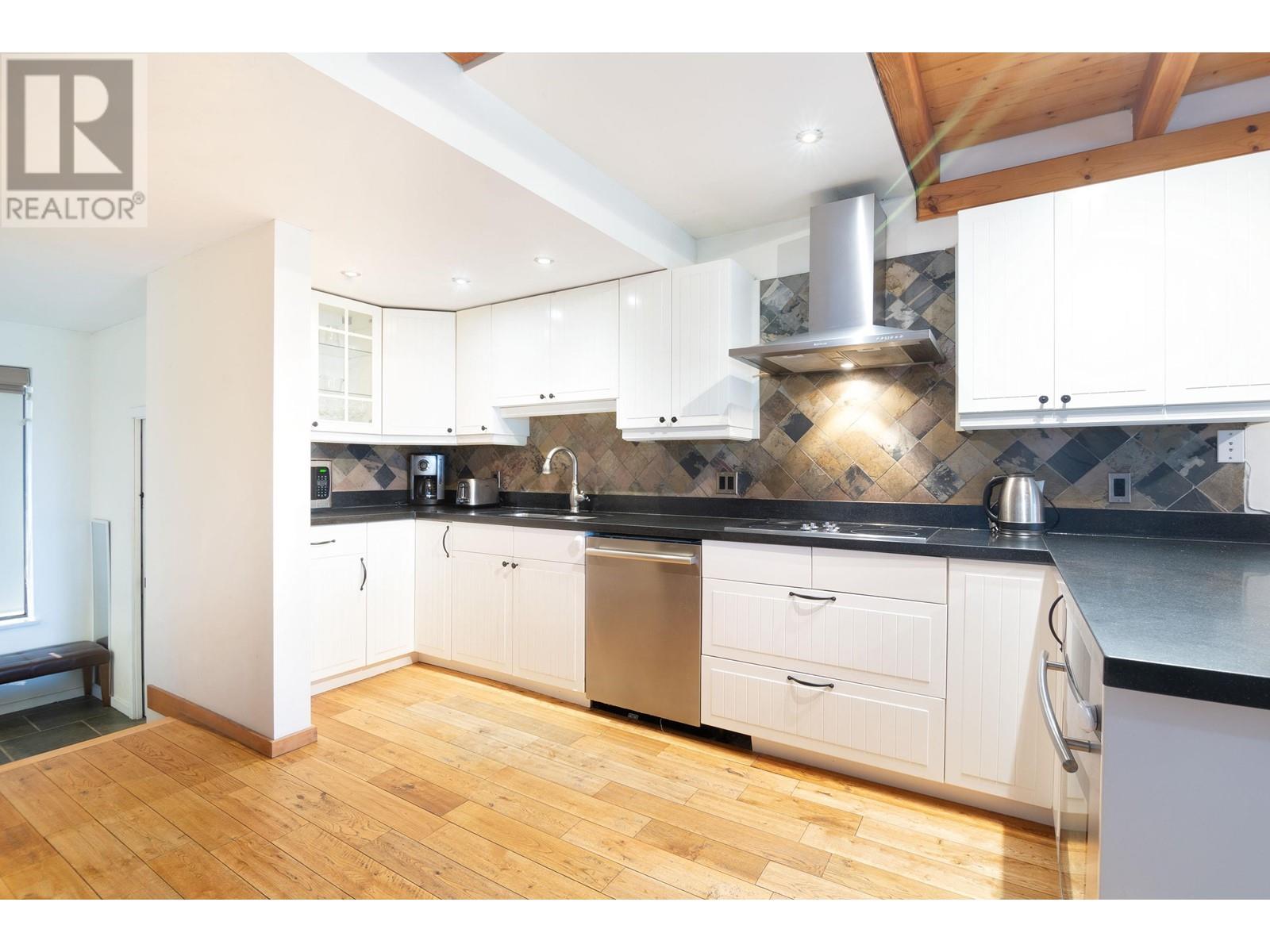4 2173 Timber Ridge, Whistler, British Columbia  V8E 0A8 - Photo 3 - R2865337