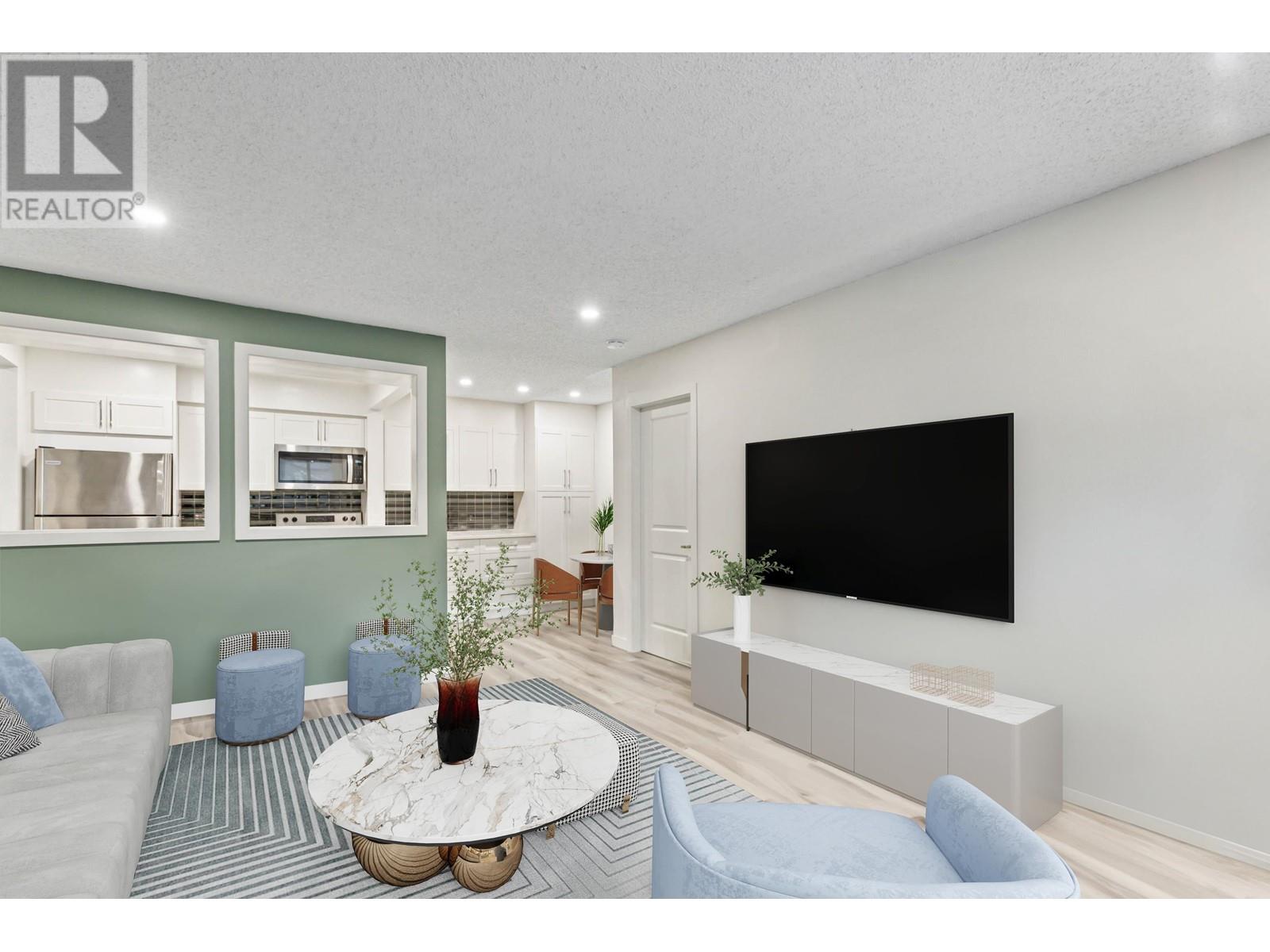 305 385 Ginger Drive, New Westminster, British Columbia  V3L 5L6 - Photo 1 - R2865346