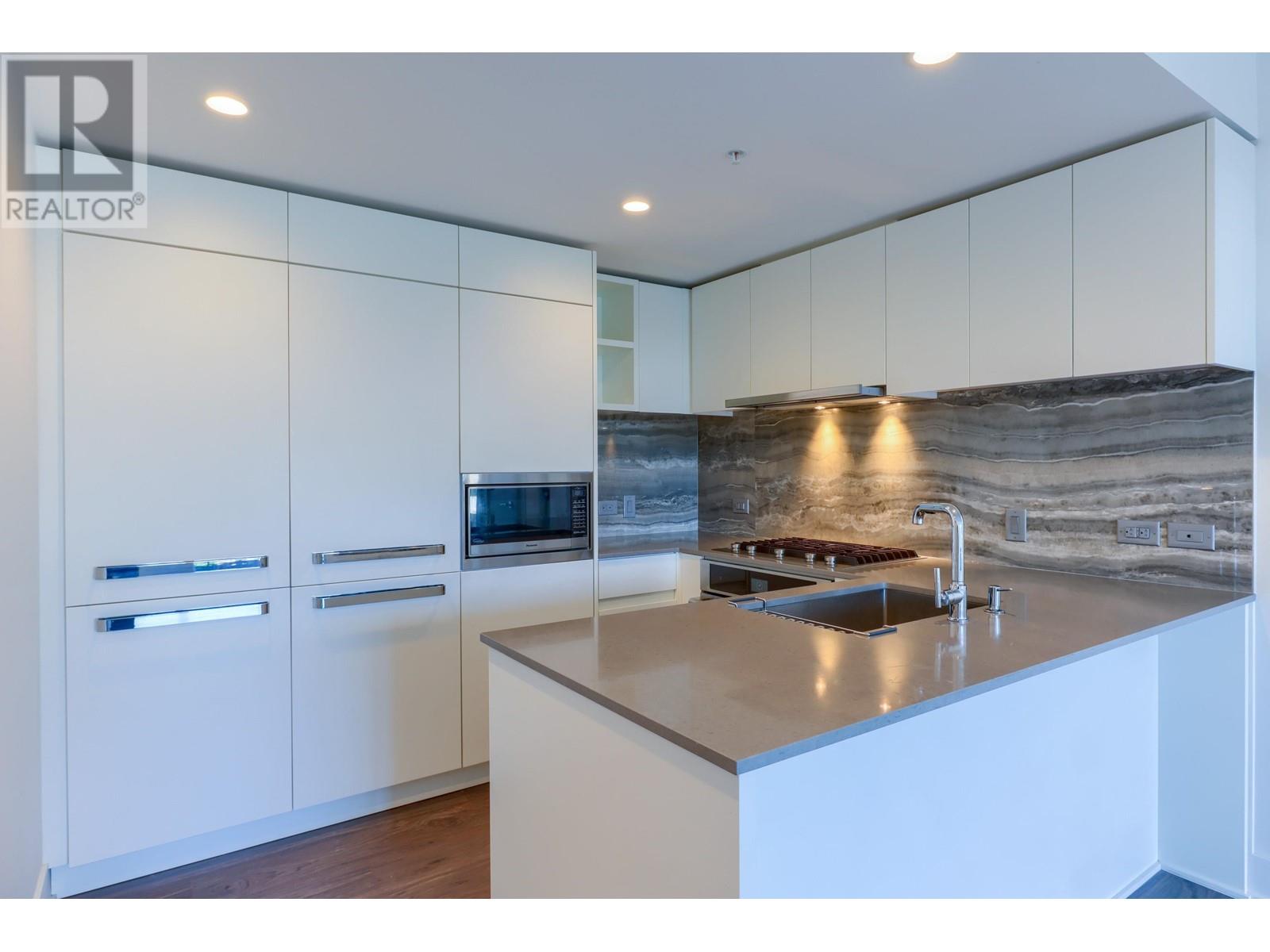 802 450 Westview Street, Coquitlam, British Columbia  V3K 6C3 - Photo 2 - R2865369