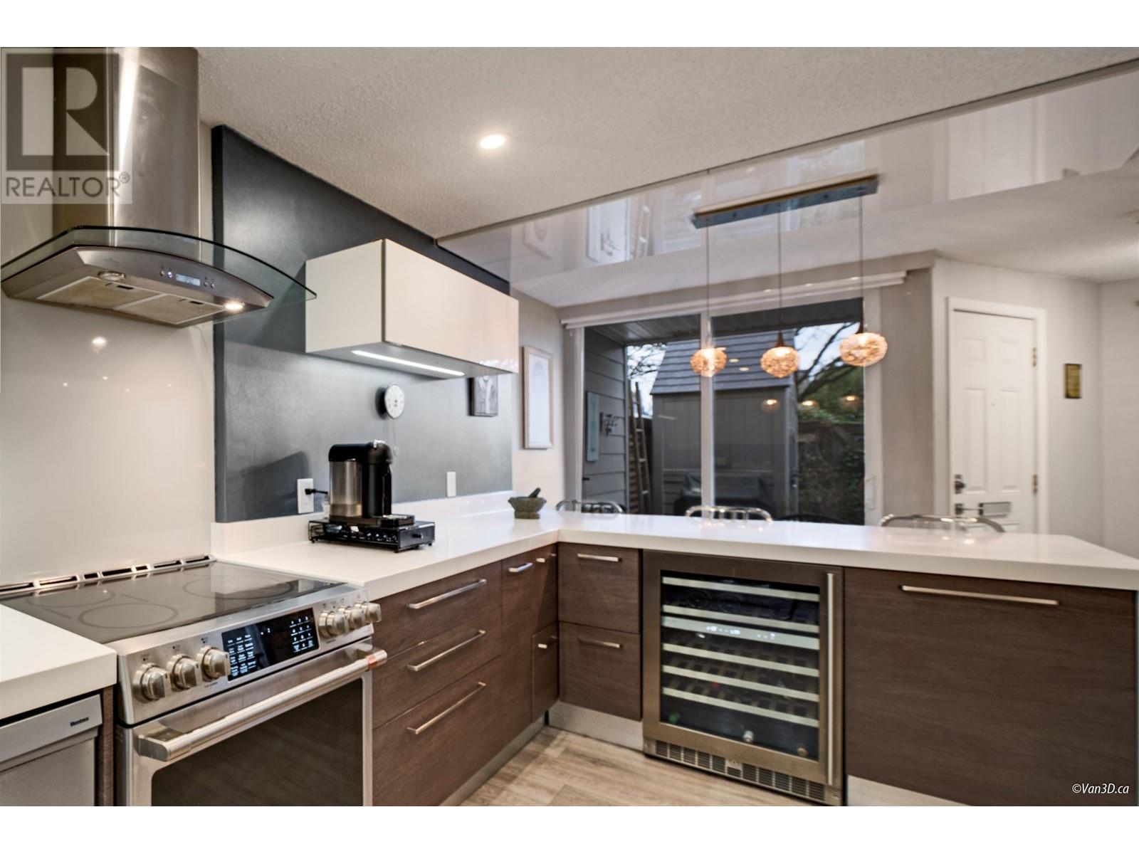 3903 Pender Street, Burnaby, British Columbia  V5C 2L7 - Photo 3 - R2865374