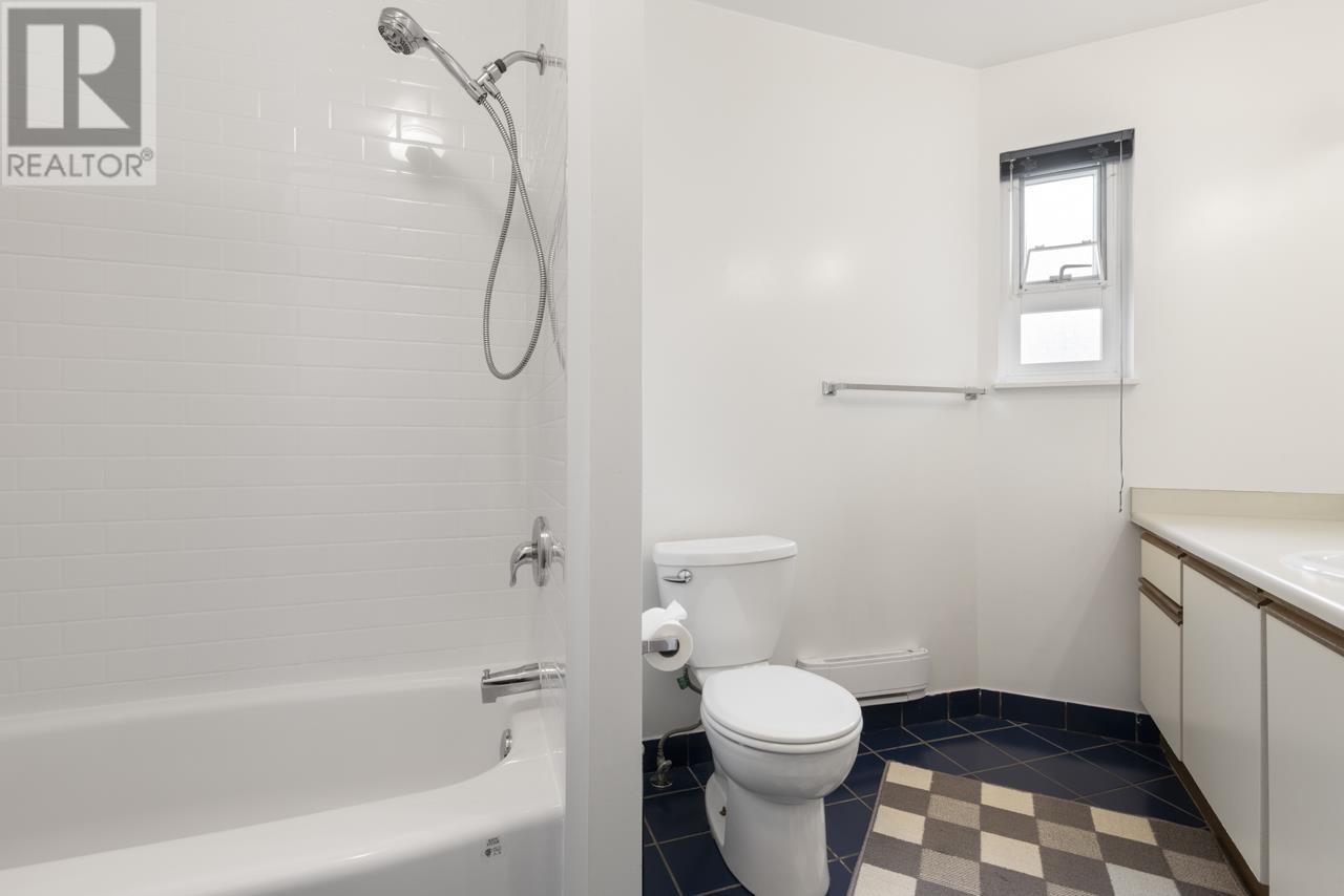 16 1870 Yew Street, Vancouver, British Columbia  V6K 3G2 - Photo 11 - R2865377