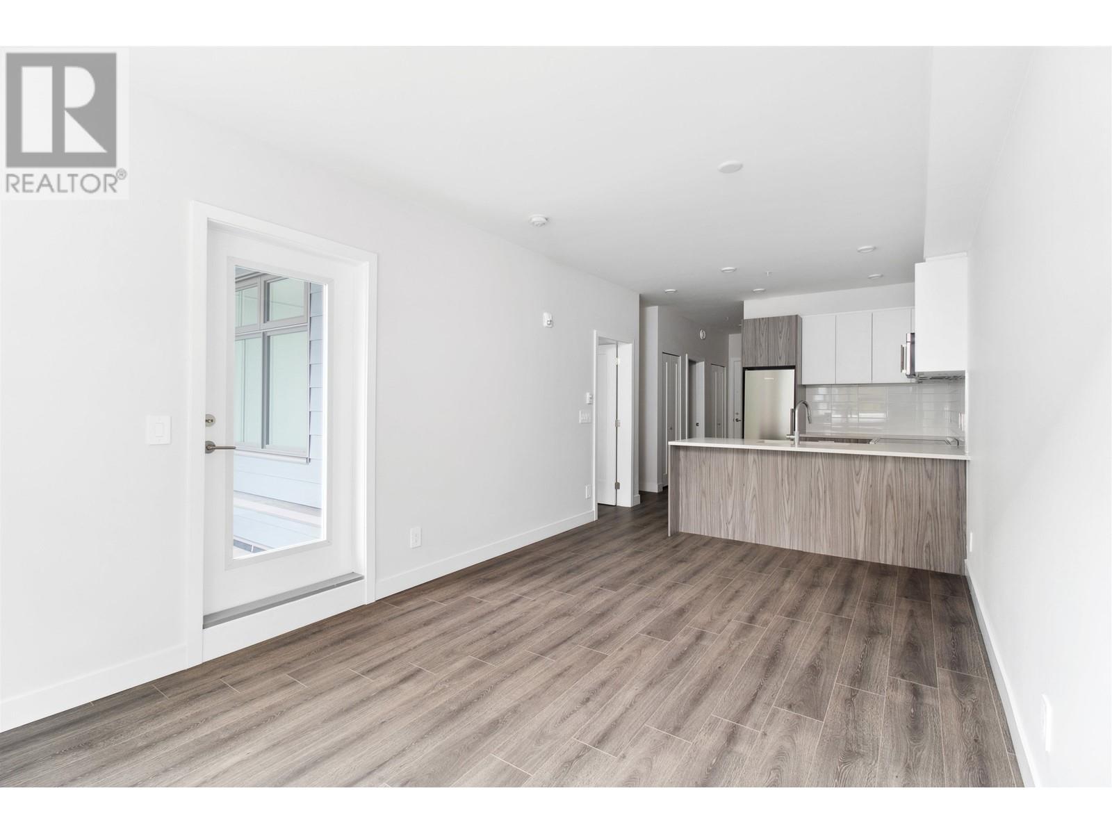309 5523 Hastings Street, Burnaby, British Columbia  V5B 1R2 - Photo 3 - R2865425