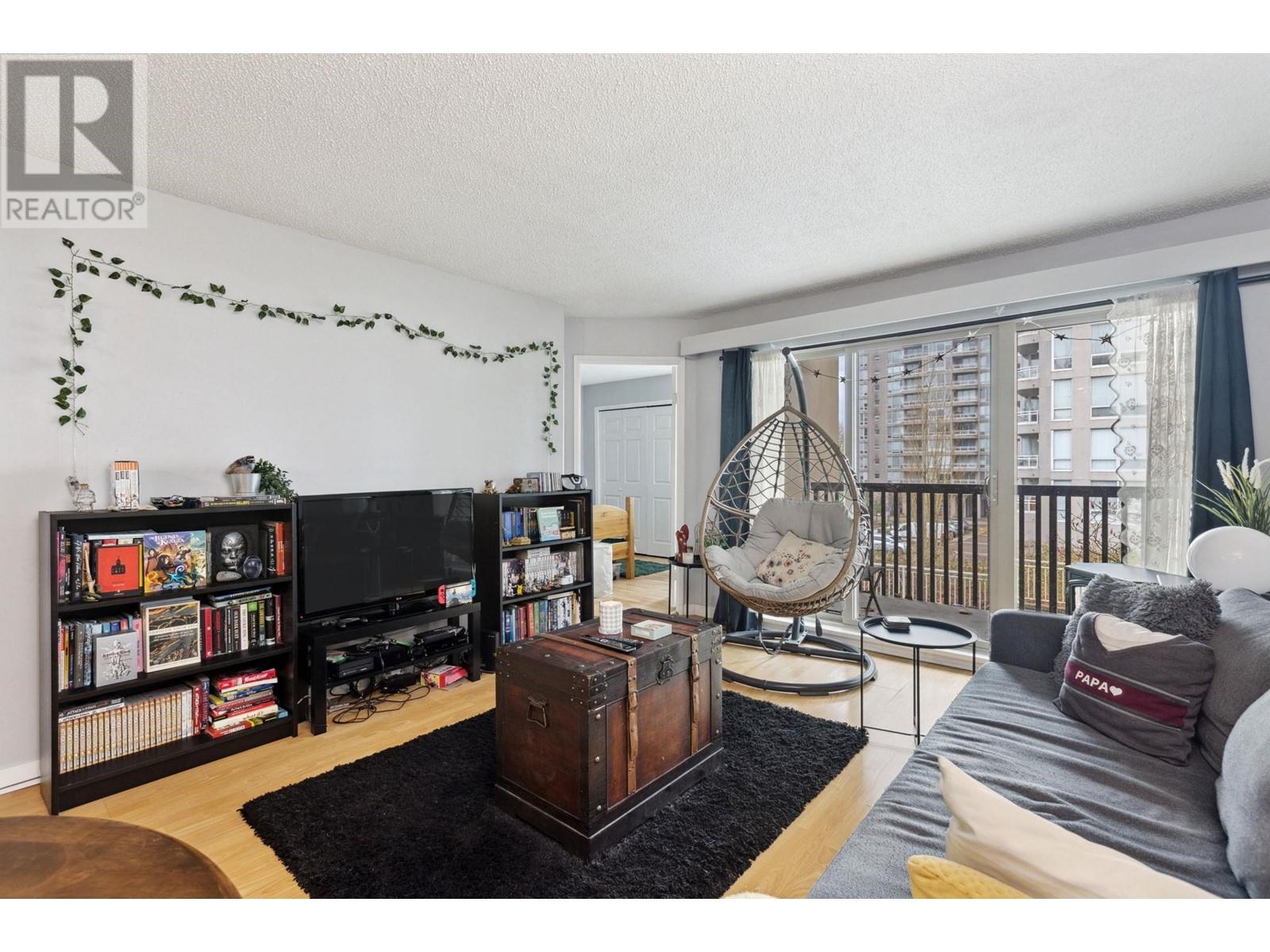 325 9847 Manchester Drive, Burnaby, British Columbia  V3N 4P4 - Photo 3 - R2865463