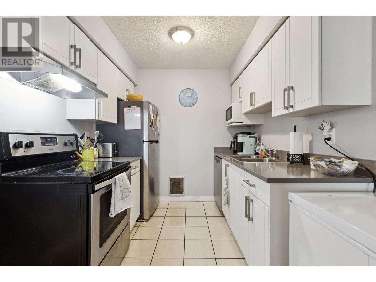 325 9847 Manchester Drive, Burnaby, British Columbia  V3N 4P4 - Photo 4 - R2865463