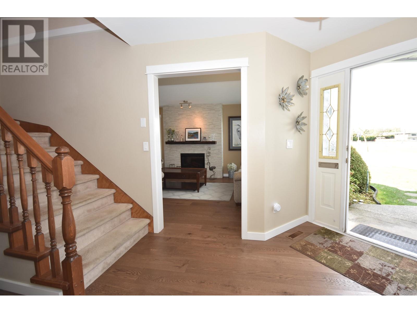 5924 49 Avenue, Delta, British Columbia  V4K 4L7 - Photo 4 - R2865355