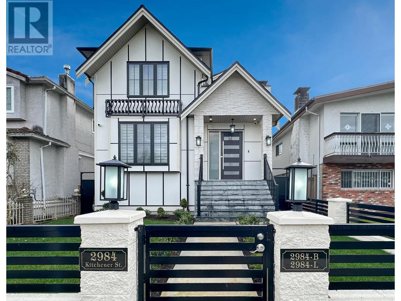 2984 Kitchener Street, Vancouver, British Columbia  V5K 3E5 - Photo 2 - R2865367
